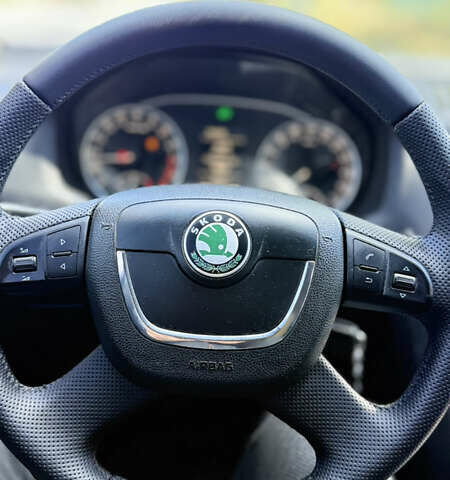 Шкода Октавия 2011 в Ужгороде на Automoto.ua Синий Шкода Октавия, объемом двигателя 1.6 л и пробегом 300 тыс. км за 7299 $, фото 11 на Automoto.ua