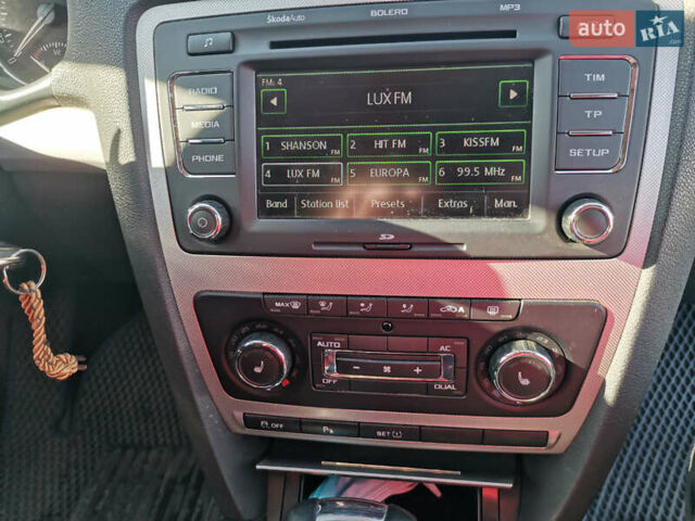 Синий Шкода Октавия, объемом двигателя 2 л и пробегом 227 тыс. км за 9800 $, фото 2 на Automoto.ua