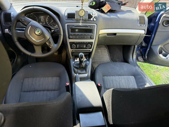 Шкода Октавия 2011 в Ужгороде на Automoto.ua Синий Шкода Октавия, объемом двигателя 1.6 л и пробегом 300 тыс. км за 7299 $, фото 3 на Automoto.ua