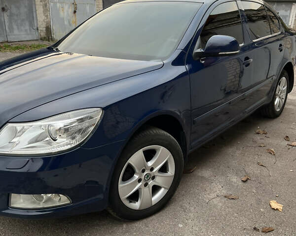 Синий Шкода Октавия, объемом двигателя 2 л и пробегом 227 тыс. км за 9800 $, фото 6 на Automoto.ua