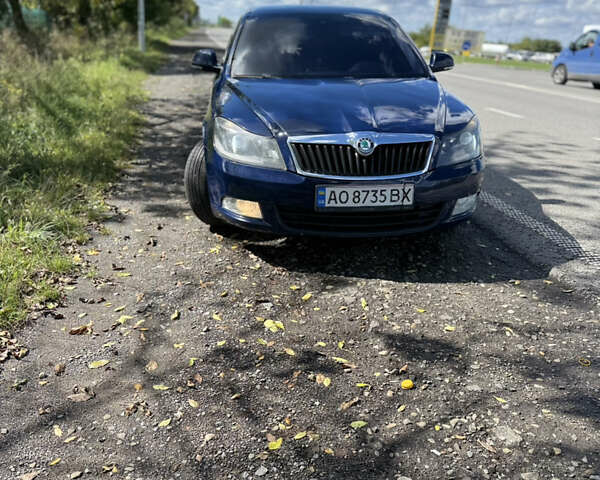 Шкода Октавия 2011 в Ужгороде на Automoto.ua Синий Шкода Октавия, объемом двигателя 1.6 л и пробегом 300 тыс. км за 7299 $, фото 5 на Automoto.ua