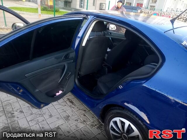 Синий Шкода Октавия, объемом двигателя 1.6 л и пробегом 245 тыс. км за 6900 $, фото 5 на Automoto.ua