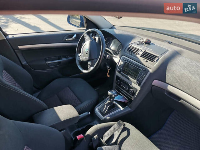 Синий Шкода Октавия, объемом двигателя 2 л и пробегом 227 тыс. км за 9800 $, фото 4 на Automoto.ua