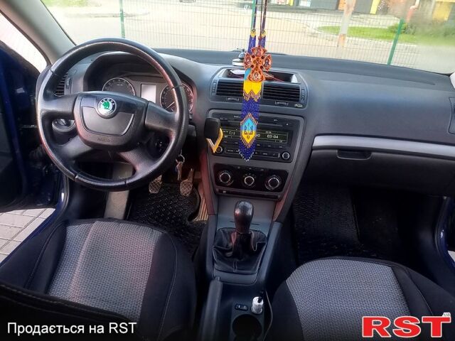 Синий Шкода Октавия, объемом двигателя 1.6 л и пробегом 245 тыс. км за 6900 $, фото 2 на Automoto.ua