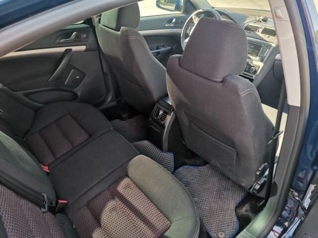 Синий Шкода Октавия, объемом двигателя 2 л и пробегом 227 тыс. км за 9800 $, фото 4 на Automoto.ua