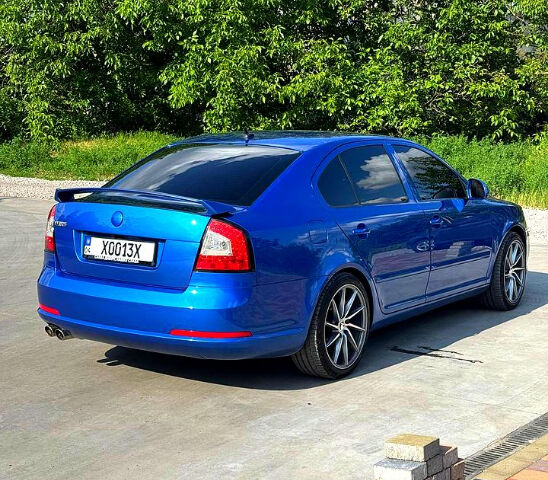Синий Шкода Октавия, объемом двигателя 2 л и пробегом 198 тыс. км за 12000 $, фото 1 на Automoto.ua
