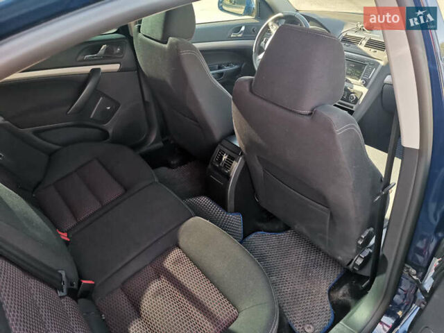 Синий Шкода Октавия, объемом двигателя 2 л и пробегом 227 тыс. км за 9800 $, фото 3 на Automoto.ua