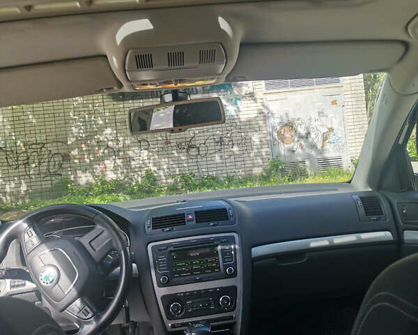 Синий Шкода Октавия, объемом двигателя 2 л и пробегом 227 тыс. км за 9800 $, фото 5 на Automoto.ua