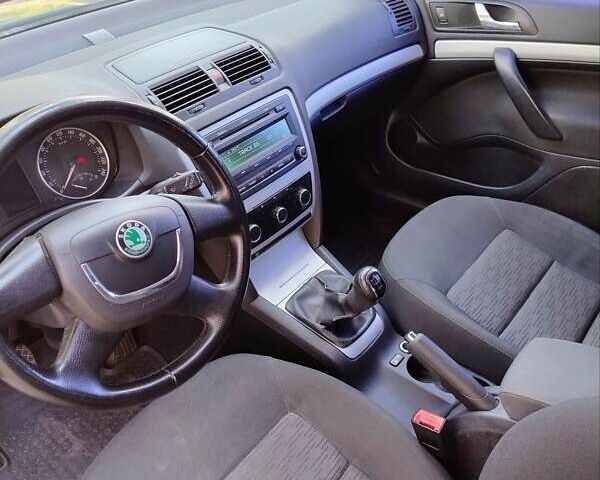 Синий Шкода Октавия, объемом двигателя 1.6 л и пробегом 311 тыс. км за 6500 $, фото 2 на Automoto.ua