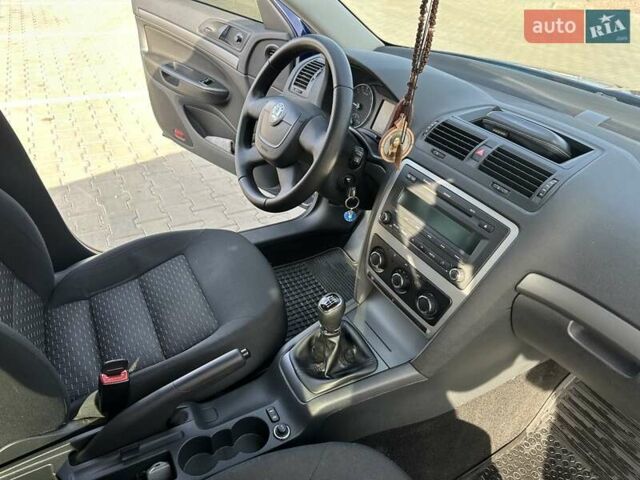 Шкода Октавия 2012 в Тячеве на Automoto.ua Синий Шкода Октавия, объемом двигателя 1.97 л и пробегом 238 тыс. км за 9300 $, фото 6 на Automoto.ua