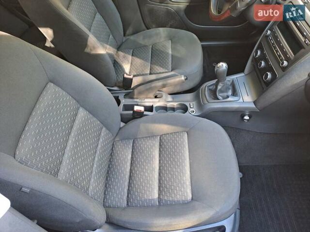 Синий Шкода Октавия, объемом двигателя 1.6 л и пробегом 248 тыс. км за 7100 $, фото 7 на Automoto.ua