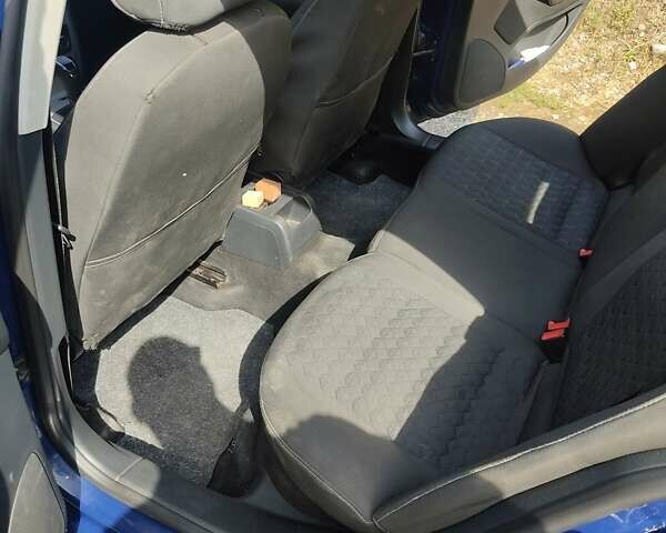 Синий Шкода Октавия, объемом двигателя 1.6 л и пробегом 263 тыс. км за 8500 $, фото 3 на Automoto.ua