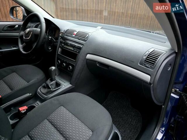 Шкода Октавия 2012 в Полтаве на Automoto.ua Синий Шкода Октавия, объемом двигателя 1.6 л и пробегом 161 тыс. км за 7100 $, фото 47 на Automoto.ua