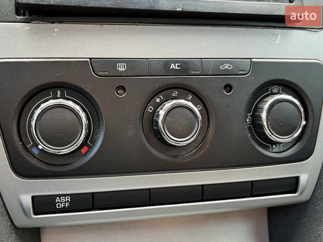 Шкода Октавія 2012 у Львові на Automoto.ua Синій Шкода Октавія, об'ємом двигуна 1.8 л та пробігом 118 тис. км за 7800 $, фото 12 на Automoto.ua