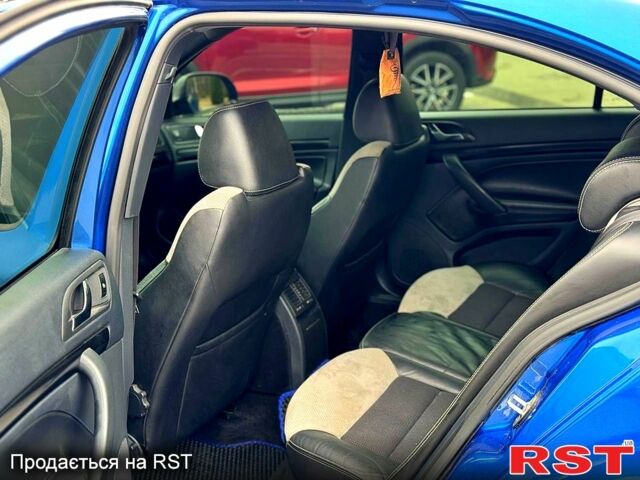 Синий Шкода Октавия, объемом двигателя 2 л и пробегом 229 тыс. км за 11000 $, фото 8 на Automoto.ua