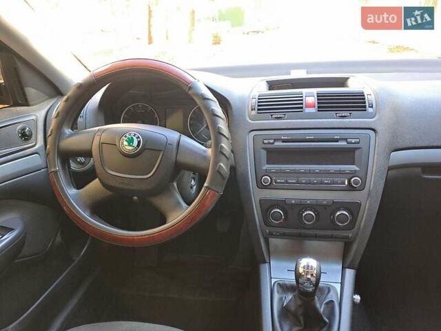 Синий Шкода Октавия, объемом двигателя 1.6 л и пробегом 248 тыс. км за 7100 $, фото 3 на Automoto.ua