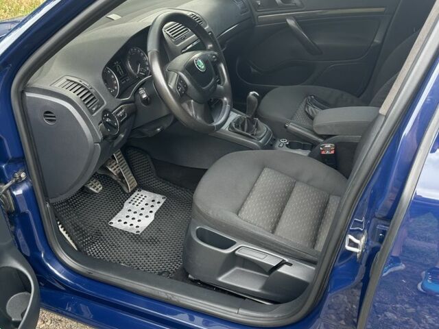 Синий Шкода Октавия, объемом двигателя 2 л и пробегом 230 тыс. км за 8700 $, фото 4 на Automoto.ua