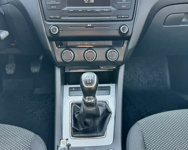 Синій Шкода Октавія, об'ємом двигуна 1.6 л та пробігом 244 тис. км за 8700 $, фото 30 на Automoto.ua