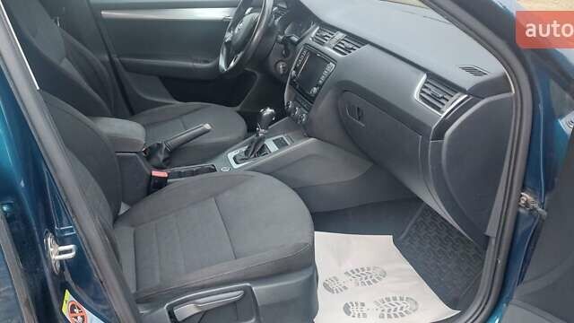 Синий Шкода Октавия, объемом двигателя 2 л и пробегом 260 тыс. км за 10300 $, фото 5 на Automoto.ua