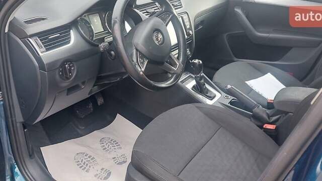 Синий Шкода Октавия, объемом двигателя 2 л и пробегом 260 тыс. км за 10300 $, фото 1 на Automoto.ua