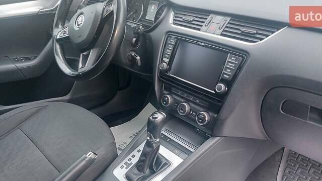 Синий Шкода Октавия, объемом двигателя 2 л и пробегом 260 тыс. км за 10300 $, фото 4 на Automoto.ua