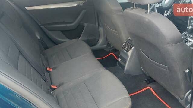 Синий Шкода Октавия, объемом двигателя 2 л и пробегом 260 тыс. км за 10300 $, фото 3 на Automoto.ua