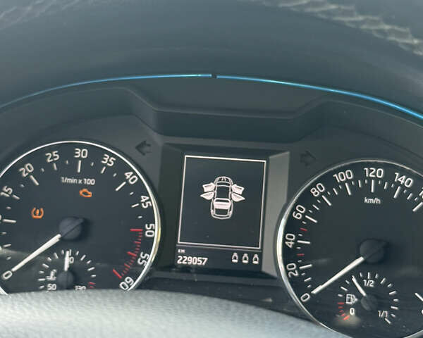 Синий Шкода Октавия, объемом двигателя 2 л и пробегом 230 тыс. км за 9500 $, фото 14 на Automoto.ua