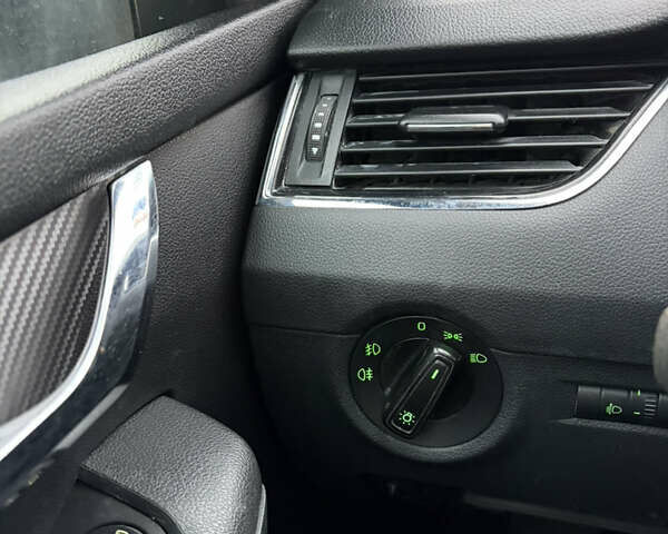 Синій Шкода Октавія, об'ємом двигуна 1.4 л та пробігом 320 тис. км за 9900 $, фото 14 на Automoto.ua