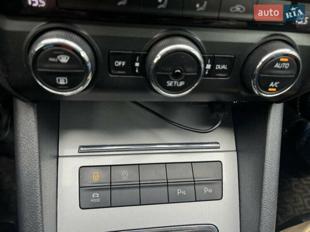 Синий Шкода Октавия, объемом двигателя 1.6 л и пробегом 260 тыс. км за 11200 $, фото 15 на Automoto.ua