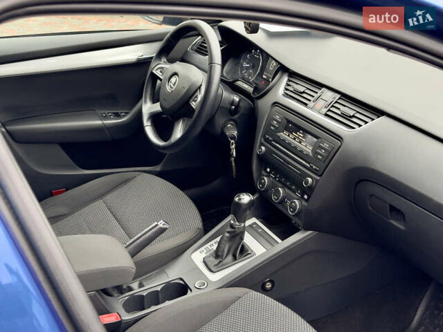 Синій Шкода Октавія, об'ємом двигуна 1.4 л та пробігом 180 тис. км за 9900 $, фото 1 на Automoto.ua