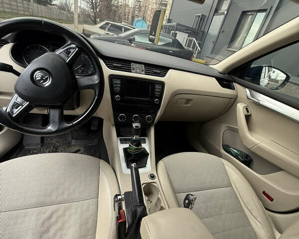Синий Шкода Октавия, объемом двигателя 1.6 л и пробегом 237 тыс. км за 11300 $, фото 5 на Automoto.ua