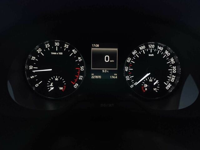 Синий Шкода Октавия, объемом двигателя 1.6 л и пробегом 227 тыс. км за 12500 $, фото 17 на Automoto.ua