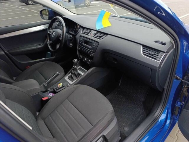 Синий Шкода Октавия, объемом двигателя 1.6 л и пробегом 227 тыс. км за 12500 $, фото 14 на Automoto.ua