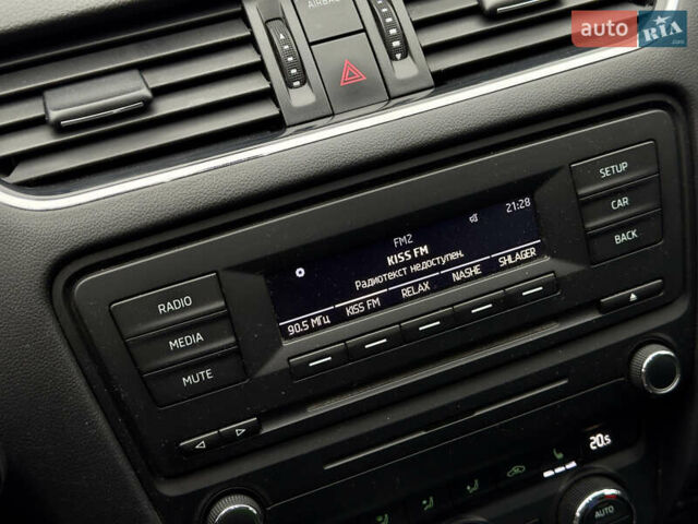 Синій Шкода Октавія, об'ємом двигуна 1.4 л та пробігом 180 тис. км за 9900 $, фото 24 на Automoto.ua