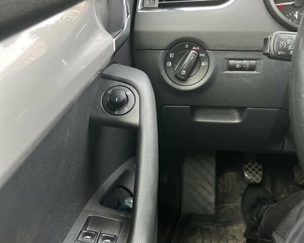 Синий Шкода Октавия, объемом двигателя 1.6 л и пробегом 260 тыс. км за 11200 $, фото 17 на Automoto.ua