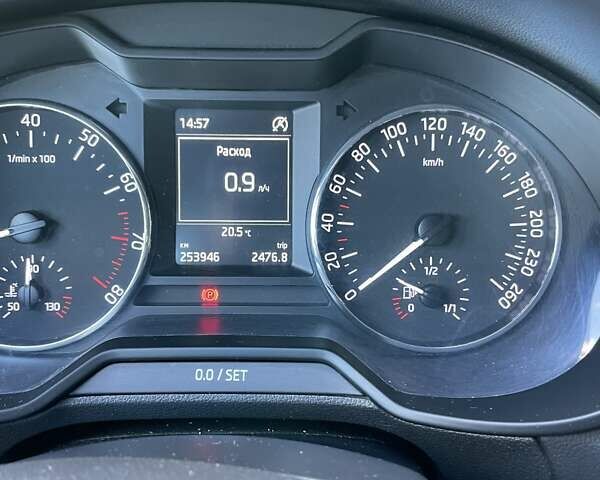 Синий Шкода Октавия, объемом двигателя 1.4 л и пробегом 253 тыс. км за 9000 $, фото 3 на Automoto.ua