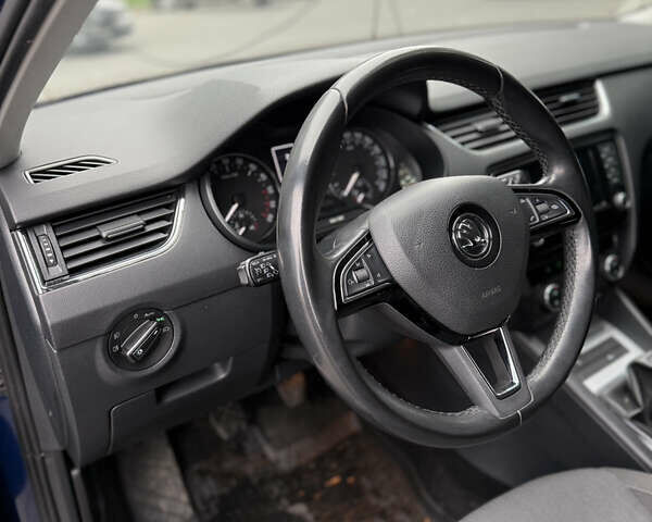 Синий Шкода Октавия, объемом двигателя 1.97 л и пробегом 228 тыс. км за 13200 $, фото 8 на Automoto.ua