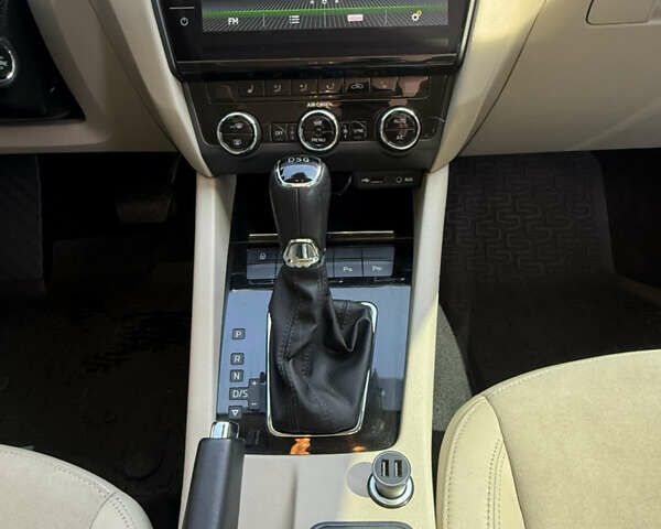 Синий Шкода Октавия, объемом двигателя 1.6 л и пробегом 185 тыс. км за 20500 $, фото 4 на Automoto.ua