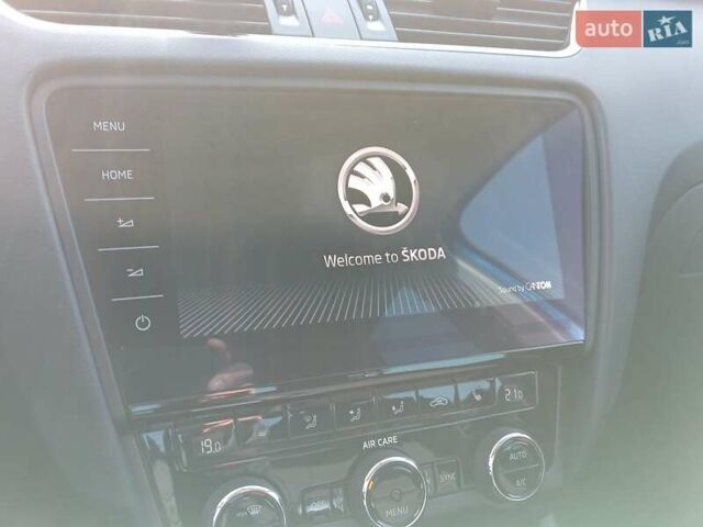 Синий Шкода Октавия, объемом двигателя 1.6 л и пробегом 243 тыс. км за 15700 $, фото 1 на Automoto.ua