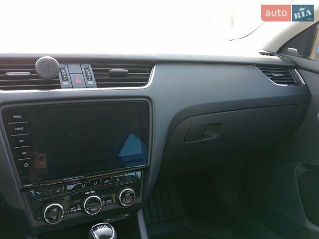 Синий Шкода Октавия, объемом двигателя 1.6 л и пробегом 243 тыс. км за 15700 $, фото 2 на Automoto.ua