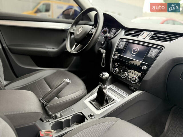 Синій Шкода Октавія, об'ємом двигуна 1.4 л та пробігом 345 тис. км за 10899 $, фото 26 на Automoto.ua