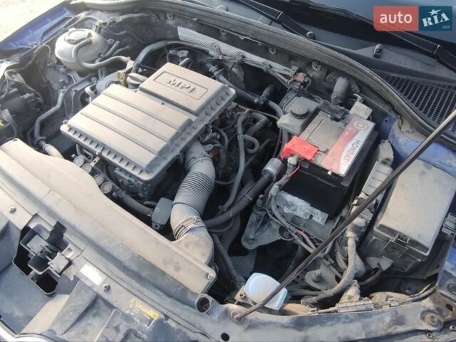 Синий Шкода Октавия, объемом двигателя 1.6 л и пробегом 180 тыс. км за 15000 $, фото 5 на Automoto.ua