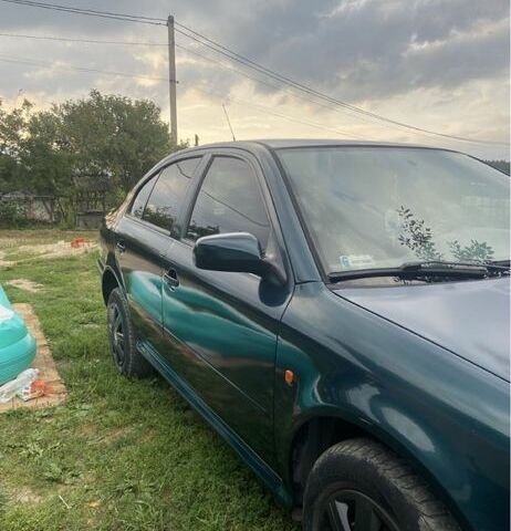 Зеленый Шкода Октавия, объемом двигателя 1.6 л и пробегом 340 тыс. км за 2500 $, фото 3 на Automoto.ua