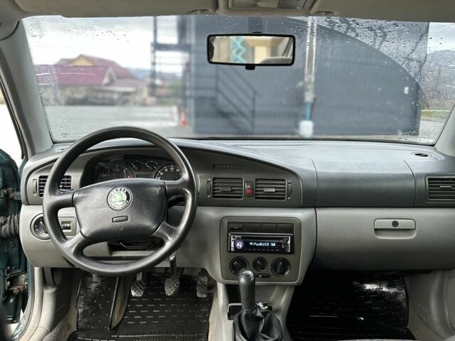 Зеленый Шкода Октавия, объемом двигателя 1.6 л и пробегом 195 тыс. км за 3250 $, фото 2 на Automoto.ua