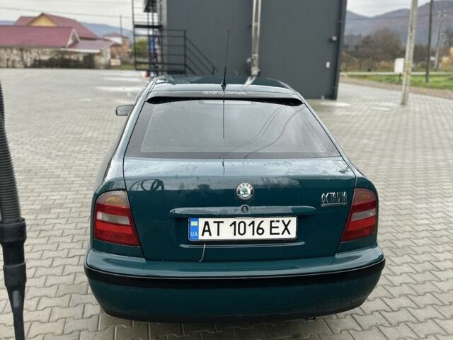 Зеленый Шкода Октавия, объемом двигателя 1.6 л и пробегом 195 тыс. км за 3250 $, фото 4 на Automoto.ua