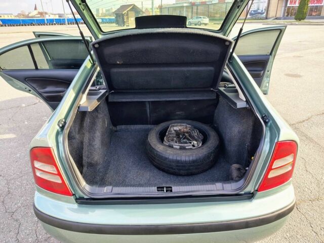 Зеленый Шкода Октавия, объемом двигателя 1.6 л и пробегом 207 тыс. км за 4300 $, фото 11 на Automoto.ua