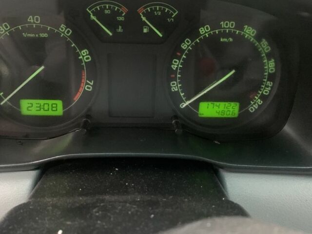 Зеленый Шкода Октавия, объемом двигателя 1.6 л и пробегом 170 тыс. км за 3600 $, фото 5 на Automoto.ua