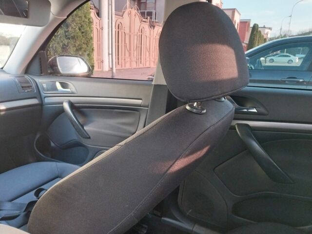 Шкода Октавия 2004 в Ужгороде на Automoto.ua Зеленый Шкода Октавия, объемом двигателя 2 л и пробегом 280 тыс. км за 5500 $, фото 5 на Automoto.ua