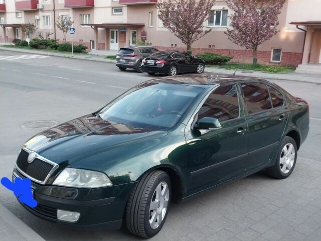 Шкода Октавия 2004 в Ужгороде на Automoto.ua Зеленый Шкода Октавия, объемом двигателя 2 л и пробегом 280 тыс. км за 5500 $, фото 1 на Automoto.ua