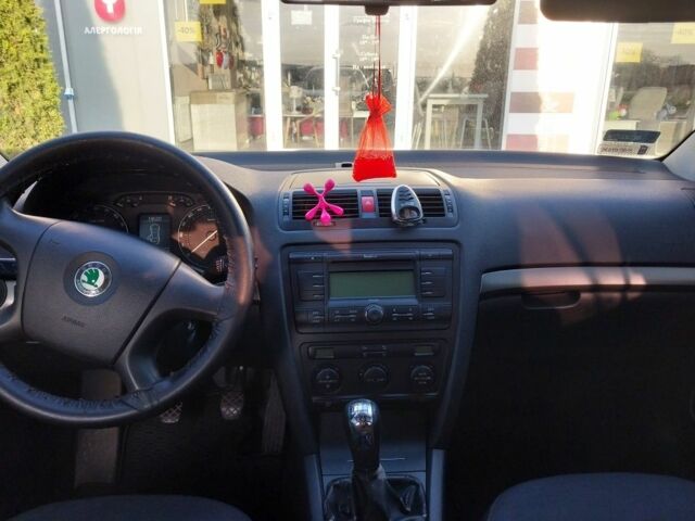 Шкода Октавия 2004 в Ужгороде на Automoto.ua Зеленый Шкода Октавия, объемом двигателя 2 л и пробегом 280 тыс. км за 5500 $, фото 3 на Automoto.ua